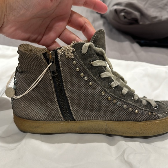 Use condition, good, golden goose sneakers,grey Jean color.Zipper on side - Picture 8 of 13